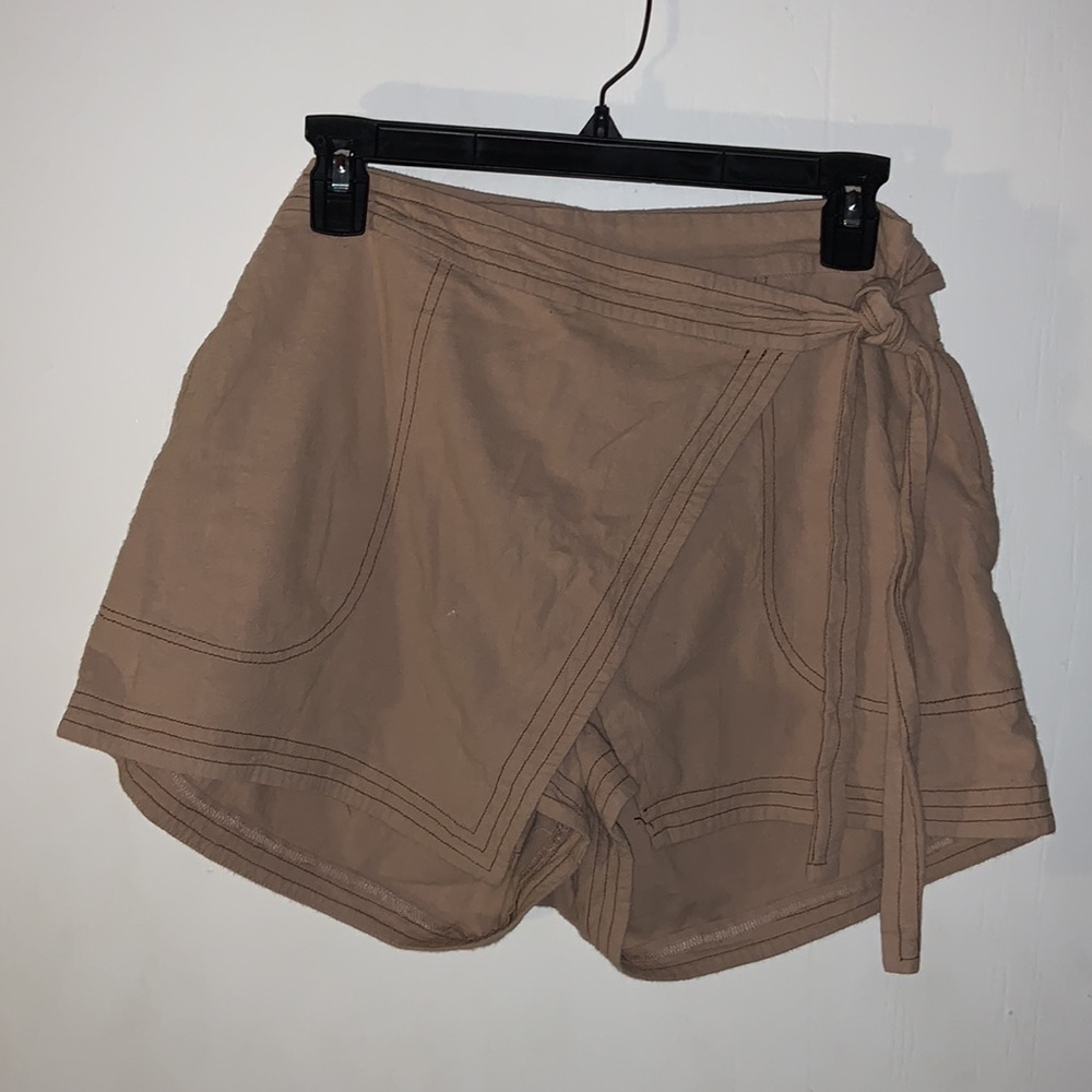 TAN SKORT